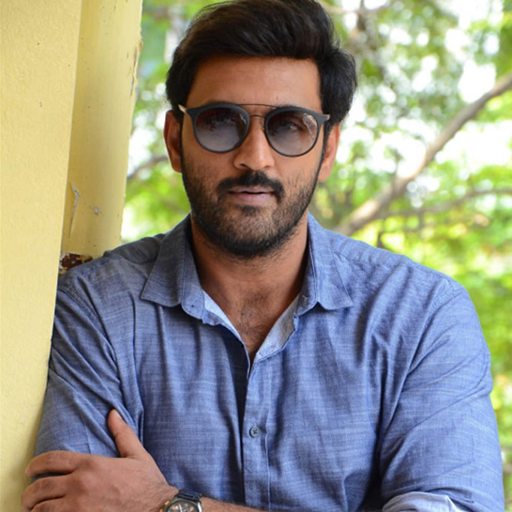 రాజీవ్ పాత్ర చిత్రానికి ఆత్మ లాంటింది, క్లైమాక్స్కు దారి తీసే కీలకమైన మలుపు రాజీవ్ పాత్ర, ఆ తర్వాత తన పాత్ర మరణం ద్వారానే వస్తుందని ఆయన వివరించారు. రాజీవ్ పాత్రకు ఉన్న ప్రాముఖ్యతకు దర్శకుడు కొరటాల శివగారి రచన శైలి ఒక కారణమని ఆయన అభిప్రాయపడ్డారు. దర్శకుడు శివతో తనకున్న అనుబంధం గురించి కూడా అజయ్ మాట్లాడుతూ.. శివగారు తనకు సోదరుడితో సమానమని, ఆయన తనకు ప్రతి సినిమాలో అవకాశాలు ఇస్తూ, ఎల్లప్పుడూ ప్రోత్సహిస్తూ ఉంటారని తెలిపారు.