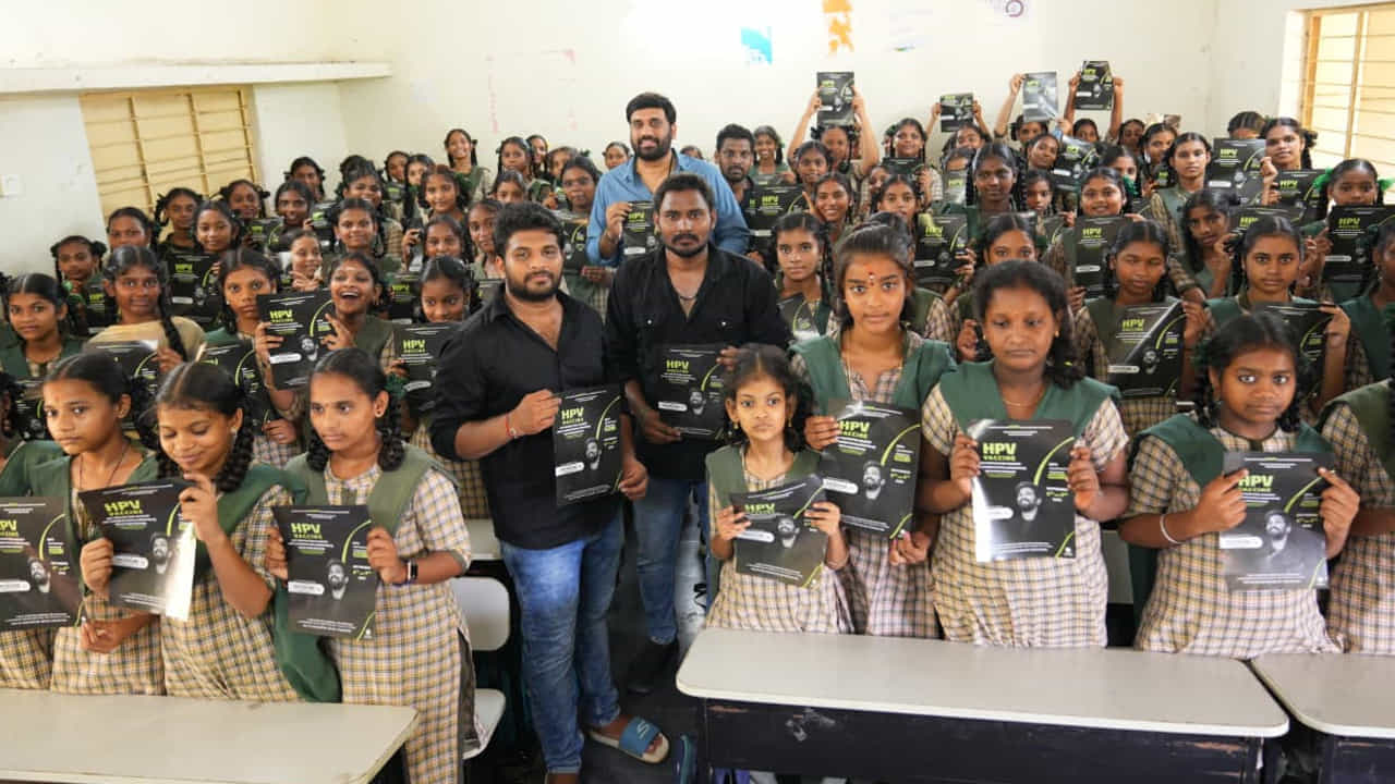 ఈ క్రమంలోనే 9 నుంచి 14 సంవత్సరాల వయసు గల బాలికలకు HPV వ్యాక్సిన్ ప్రాముఖ్యనతు వివరించారు. సరైన వయసులో వ్యాక్సిన్ తీసుకోవడం ద్వారా భవిష్యత్తులో హెచ్ పీవీ సంబంధిత వ్యాధులు, ముఖ్యంగా గర్భాశయ ముఖ క్యాన్సర్ ప్రమాదాన్ని తగ్గించుకోవచ్చని తెలిపారు. ప్రతి కుటుంబం ఈ వ్యాక్సిన్ పై అవగాహన పెంచుకుని.. డాక్టర్ల సలహా మేరకు పిల్లలకు వ్యాక్సిన్ వేయించాలని సూచించారు.