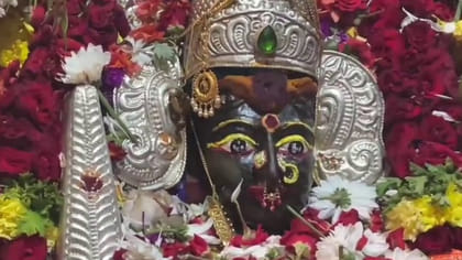 అమ్మవారి విగ్రహానికి అదనంగా రెండు కళ్లు.. వింత ఘటన