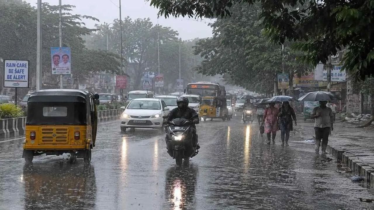 అలాగే దక్షిణ  కోస్తా  ఆంధ్ర ప్రదేశ్ మంగళ, బుధ, గురువారాల్లో తేలికపాటి నుండి మోస్తరు వర్షాలు లేదా జల్లులు ఒకటి లేదా రెండు చోట్ల  కురిసే అవకాశముందని.. వర్షాల సమయంలో బలమైన గాలులు గంటకు 40 -50 కిలోమీటర్ల వేగముతో వీచే అవకాశముందని తెలిపింది.