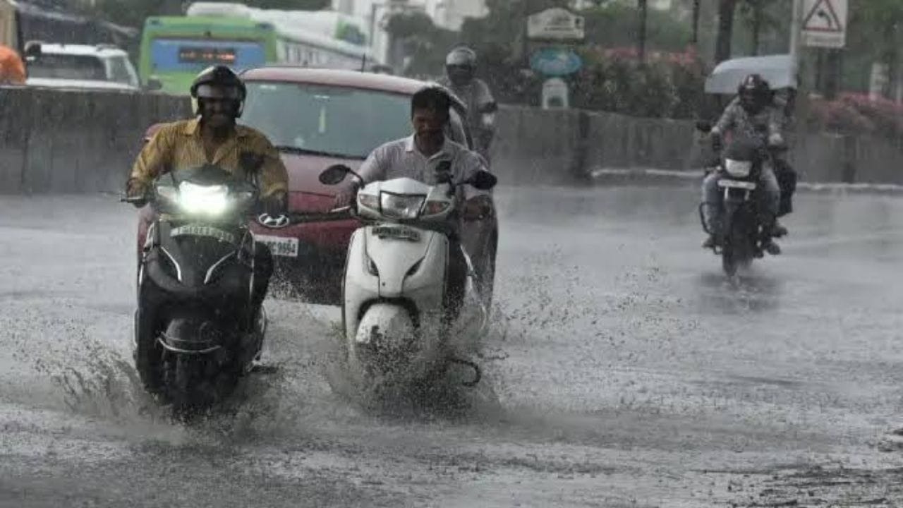 ఉత్తర కోస్తా ఆంధ్రప్రదేశ్, యానాంలో రాబోయే మూడు రోజుల పాటు తేలికపాటి నుండి మోస్తరు వర్షాలు లేదా జల్లులు ఒకటి లేదా రెండు చోట్ల కురిసే అవకాశముందని వాతావరణ శాఖ తెలిపింది. అలాగే వర్షాల సమయంలో గంటకు 40 -50 కిలోమీటర్ల వేగముతో ఈదురుగాలులు కూడా వీచే అవకాశముందని స్పష్టం చేసింది.