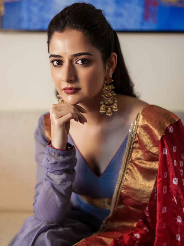 ఆషిక అందాల జాతర.. కాటుక కళ్ళతో కవ్విస్తుందిగా
