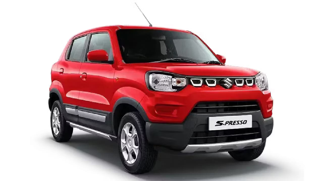 Budget Cars: మారుతి సుజుకి ఎస్-ప్రెస్సో ప్రారంభ ఎక్స్-షోరూమ్ ధర రూ.3.50 లక్షలు. పెట్రోల్, CNG ఆప్షన్లలో లభించే ఈ కారు, పెట్రోల్ మోడల్లో 24.12 నుండి 25.30 కి.మీ/లీ మైలేజీని ఇస్తుంది. CNG వెర్షన్ 32.73 కి.మీ/లీ వరకు మైలేజీని ఇవ్వగలదని చెబుతున్నారు.