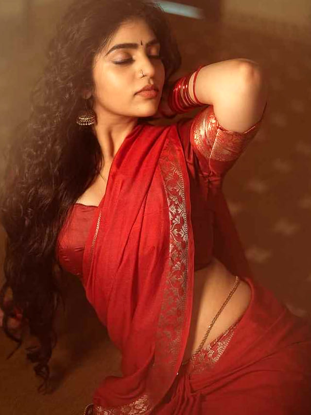 చీరకట్టులో  చూడచక్కని ముద్దుగుమ్మ.. బాంధవి శ్రీధర్
