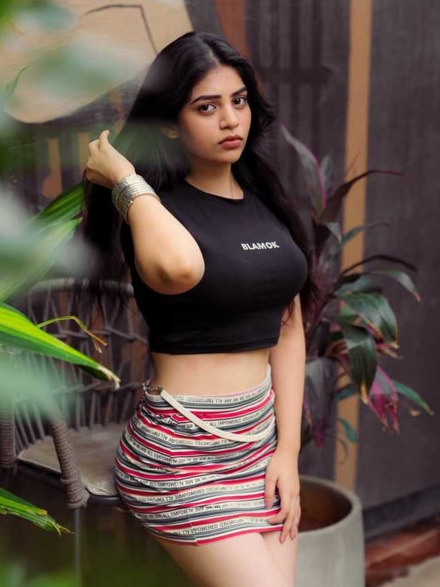 మతిపోగొడుతున్న ముద్దుగుమ్మ .. ఫోటోలు అదుర్స్
