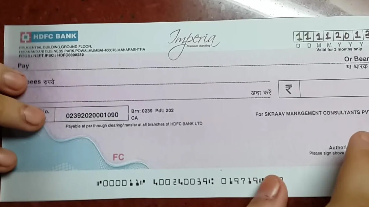 ప్రతీఒక్కరూ బ్యాంక్కు ఒక్కసారి అయినా వెళ్లి ఉంటారు. బ్యాంకులో డిపాజిట్ లేదా విత్ డ్రా ఫామ్ నింపి లావాదేవీలు నిర్వహించి ఉంటారు. ఈ ఫామ్స్ నింపేటప్పుడు అమౌంట్ను సంఖ్య రూపంలో రాయడమే కాకుండా పదాల రూపంలో కూడా వివరించాల్సి ఉంటుంది. ఉదాహరణకు రూ.10 వేలు డిపాజిట్ చేస్తున్నా లేదా విత్ డ్రా చేస్తుంటే.. టెన్ తౌజెండ్ రూపీస్ ఓన్లీ అని రాస్తూ ఉంటాం. చివరిలో ఓన్లీ అనేది తప్పనిసరిగా మెన్షన్ చేయాలి