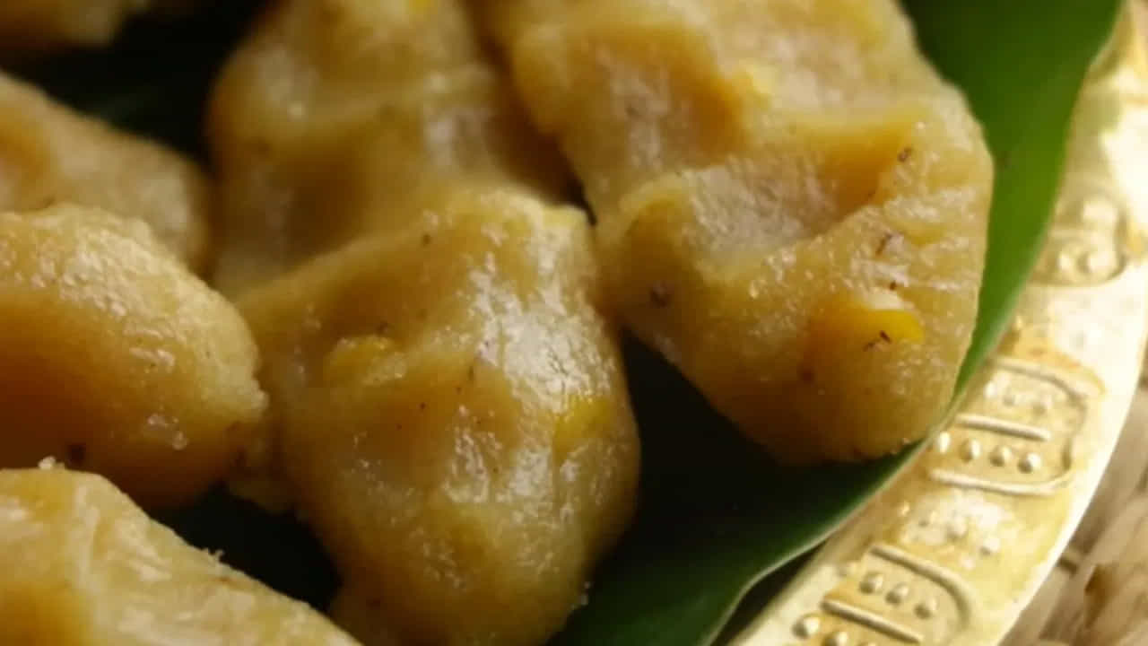 పిండి ముద్దలా మారిన తర్వాత స్టవ్ ఆపి, కడాయిని పక్కన పెట్టుకోవాలి. దానిపై మూత పెట్టి, పిండిని పూర్తిగా చల్లారనివ్వాలి. పిండి చల్లారిన తర్వాత, చేతికి కొద్దిగా నెయ్యి రాసుకుని, పిండి మొత్తాన్ని బాగా నలుపుతూ మెత్తగా, ఒక ముద్దలా చేసుకోవాలి. ఇది కుడుములు మృదువుగా రావడానికి సహాయపడుతుంది. ఇప్పుడు ఈ పిండి ముద్ద నుంచి చిన్న చిన్న భాగాలుగా తీసుకుని, గుండ్రని ఉండలుగా చుట్టుకోవాలి. తర్వాత ఒక్కొక్కటి తీసుకుని, మీకు నచ్చిన ఆకారంలో కుడుములుగా ఒత్తుకోవాలి. చేతితో కాస్త నొక్కుతూ ముట్టీల ఆకారంలో కూడా చేసుకోవచ్చు.