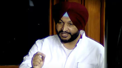 సీఎం మాన్ కారుపై మద్యం సీసాతో దాడి..!