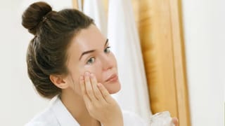 Skincare: ఇన్నాళ్లు పొరపాటు చేశామా?.. ఇలాంటి చర్మం ఉన్నవారు కొబ్బరి నూనె అస్సలు వాడొద్దట!