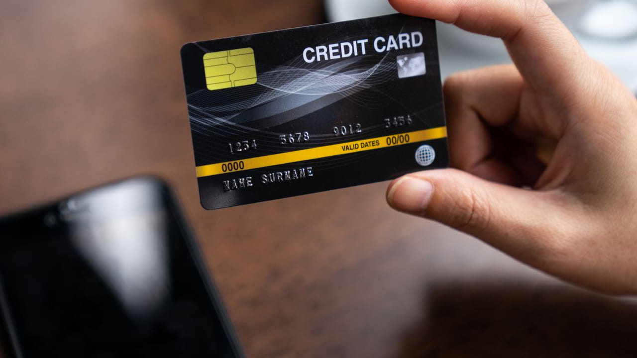 Credit Card: ఈఎంఐ కట్టకుండా క్రెడిట్ కార్డు క్లోజ్ చేస్తున్నారా..? ఈ నష్టాలు తప్పవ్.. అస్సలు చేయకూడని తప్పులివే..