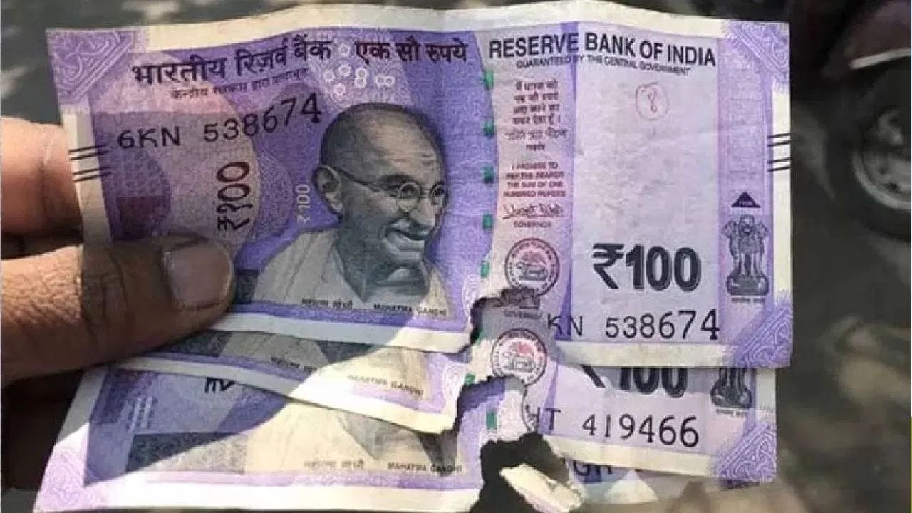 అధికారులు మీ నుంచి తీసుకున్న దరఖాస్తును పరిశీలించి ఆర్బీఐ నిబంధనల ప్రకారం మీ దగ్గర ఏవైతే నోట్ల చిరిగిపోయినవి ఉన్నాయో వాటిని తీసుకొని మీరు కొత్త నోట్లను ఇస్తుంది. అయితే ఇక్కడ కొన్ని కండీషన్స్ కూడా ఉన్నాయి. ఒక్కో వ్యక్తికి కేవలం   20 నోట్లను మాత్రమే మార్చుకోవచ్చు. అది కూడా కేవలం రూ.5వేల వరకు మాత్రమే, అంతకంటే ఎక్కువ ఉంటే దానికి మరో ప్రాసెస్ ఉంటుంది.