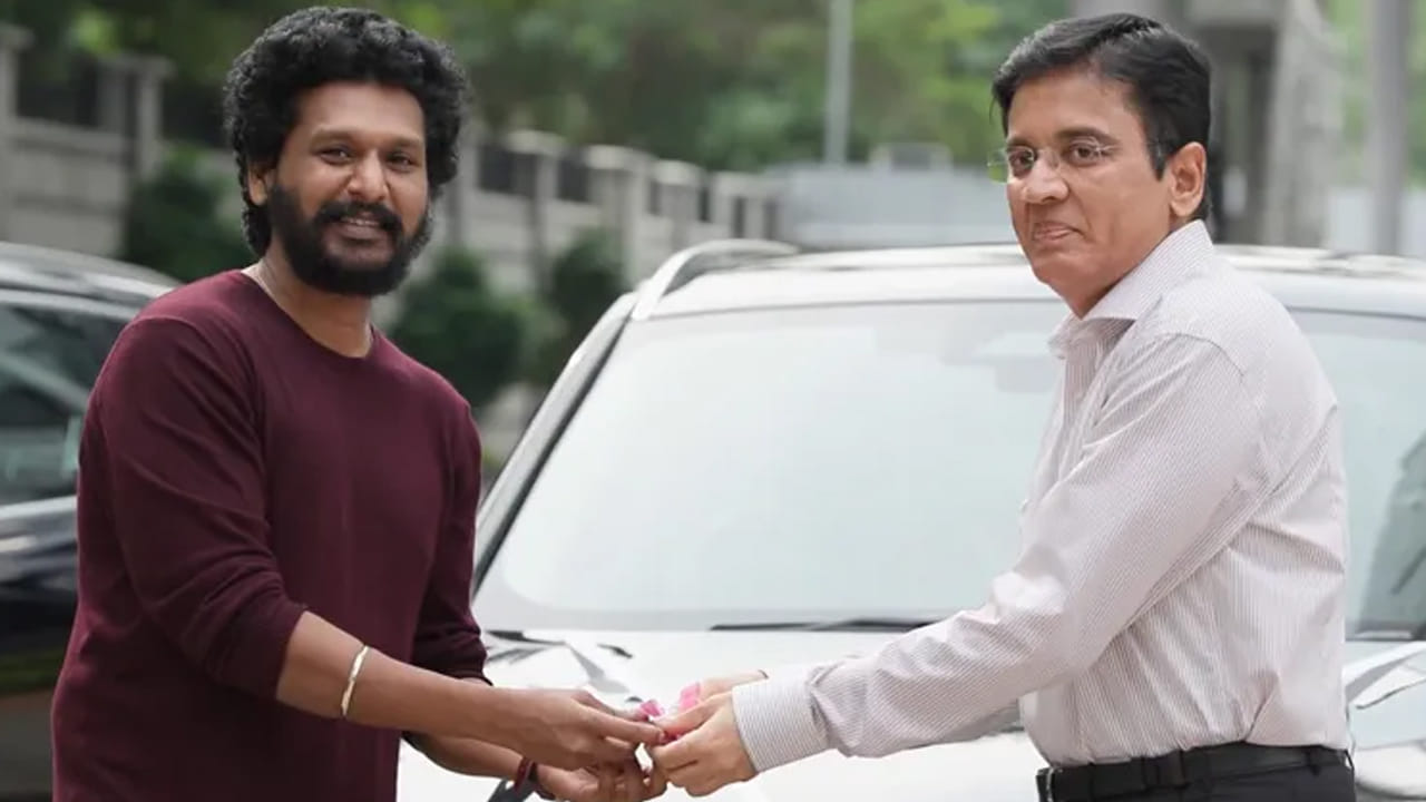 DC Movie: 'డీసీ'కి100 కోట్ల కలెక్షన్లు.. లోకేశ్ కనగరాజ్, అనిరుధ్లకు ఖరీదైన గిప్ట్స్ ఇచ్చిన నిర్మాత.. వీడియో