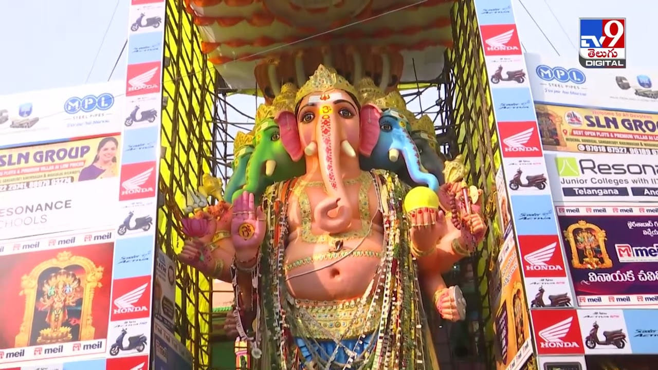 ఖైరతాబాద్‌ బడా గణపతి దర్శనానికి పోటెత్తిన భక్తులు