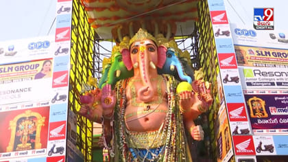 ఖైరతాబాద్‌ బడా గణపతి దర్శనానికి పోటెత్తిన భక్తులు