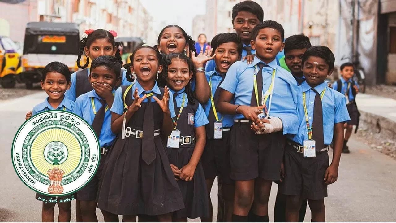 అయితే దసరా సెలవులకు ముందు వచ్చే వారాంతపు సెలవులు కూడా కలవడంతో విద్యార్థులకు వరుసగా 12 రోజుల పాటు సెలవులు రానున్నాయి. ప్రభుత్వం ప్రకటించిన షెడ్యూల్ ప్రకారం అక్టోబర్ 12 నుంచి 21 వరకు దసరా సెలవులు ఉన్నాయి. దీనికి ముందు అక్టోబర్ 10న రెండో శనివారం, అక్టోబర్ 11న ఆదివారం కావడంతో పాఠశాలలకు సెలవులు ముందుగానే ప్రారంభం కానున్నాయి.
