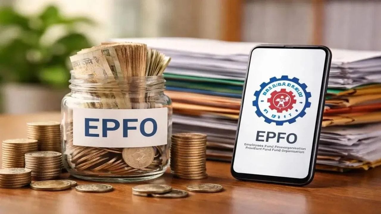 అయితే మీరు సర్వీస్ మొత్తంలో మీరు ఎన్నిసార్లు ఈ డబ్బును విత్డ్రా చేసుకోవాలి అనే విషయానికి వస్తే.. నార్మల్గా ఇల్లు లేదా ఫ్లాట్ కొనడం, స్థలం కొనడం, కొత్త ఇల్లు నిర్మాణం, హోమ్లోన్ కోసం, హోర్ రెనోవేషన్ కోసం ఓ ఉద్యోగి తన సర్వీస్ కాలంలో ఈ గరిష్టంగా 5 సార్లు డబ్బును విత్డ్రా చేసుకోవచ్చు.