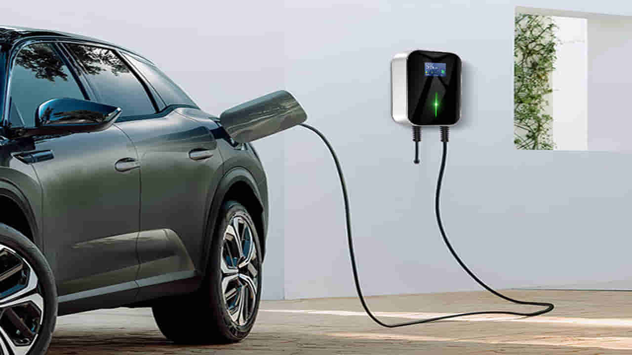 EV Plug: ఎలక్ట్రిక్ వాహనంకొంటున్నారా? ఛార్జింగ్ సాకెట్ కంటే ముందు ఇవి తప్పక చెక్ చేసుకోండి!