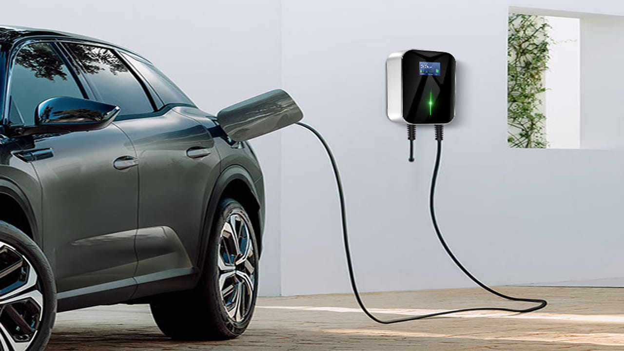 EV Plug: ఎలక్ట్రిక్ వాహనంకొంటున్నారా? ఛార్జింగ్ సాకెట్ కంటే ముందు ఇవి తప్పక చెక్ చేసుకోండి!