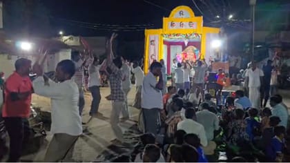 ఏకదంతుడికి 80 ఏళ్లు.. ఆ గ్రామంలో డీజేలు లేవు .. భజనలే హైలైట్