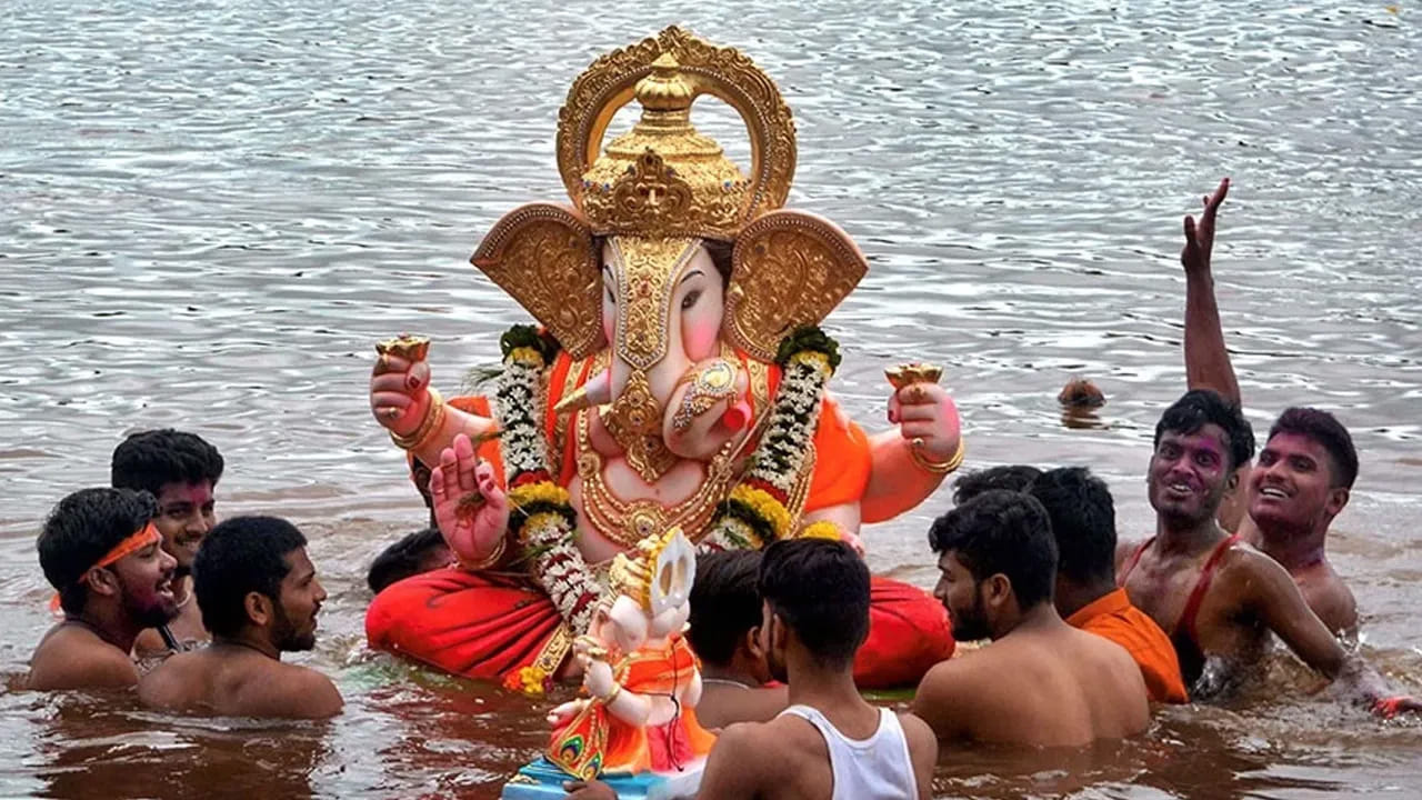 నోట్ : ఈ వార్తలలో ఇవ్వబడిన సమాచారం మత విశ్వాసాలపై ఆధారపడి ఉంది. పాఠకుల ఆసక్తి మేరకు.. పలువురు పండితుల సూచనలు, వారి తెలిపిన అంశాల ఆధారంగా అందించినవి మాత్రమే.. వీటిలో ఎలాంటి శాస్త్రీయ ఆధారాలు లేవని పాఠకులు గమనించాలి. టీవీ9 తెలుగు దీనిని ధృవీకరించలేదు