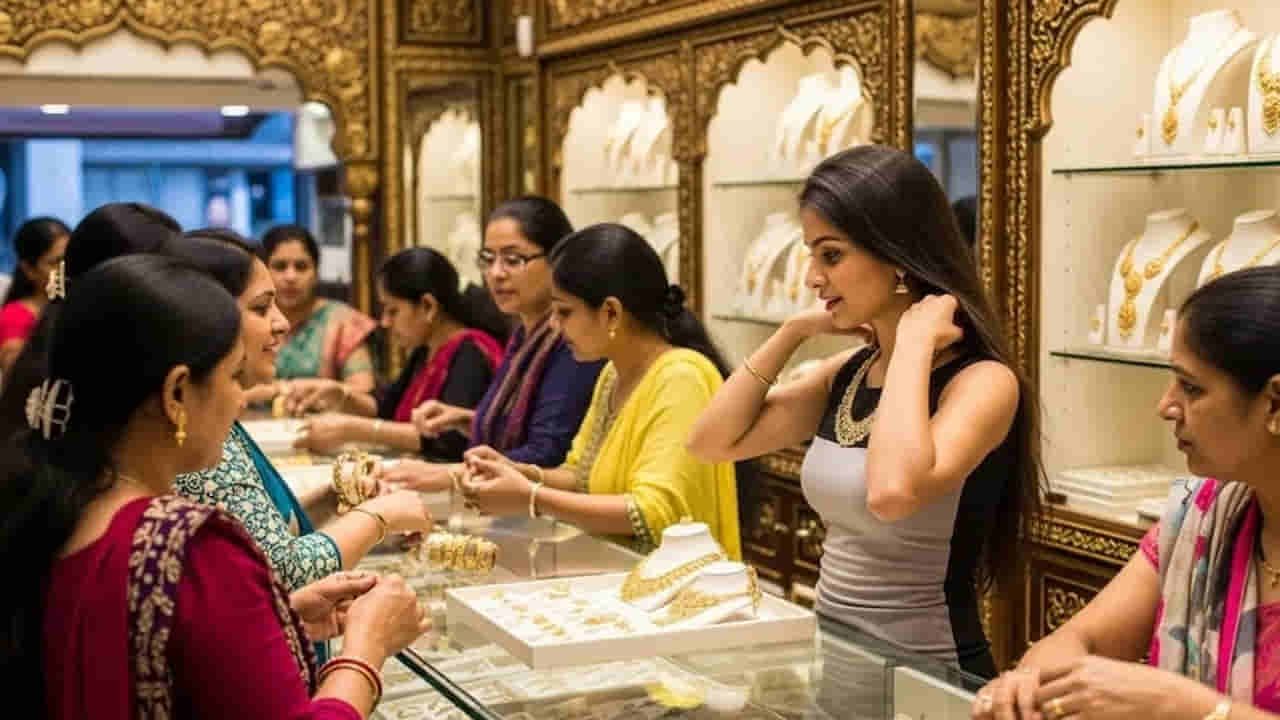 Gold Prices: పండుగ రోజు గోల్డ్ ప్రియులకు శుభవార్త.. ఒక్కసారిగా పడిపోయిన బంగారం ధరలు.. తెలుగు రాష్ట్రాల్లో తులం ఎంతంటే..?