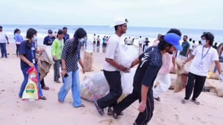 ఏసీ గదులు వదిలి.. ఎండలో చెత్త తొలగింపు.. పర్యావరణ పరిరక్షణకు నడుంకట్టిన టెకీలు