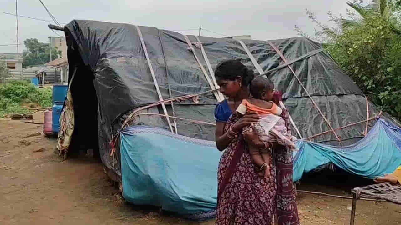 Medak: ఇంట్లో చోటు లేక.. మృతదేహం నేరుగా స్మశానానికే
