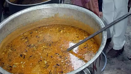 వేడి సాంబారు పడి 12 మందికి తీవ్రగాయాలు
