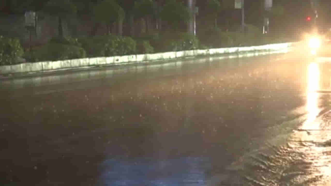 Hyderabad: హైదరాబాద్లో భారీ వర్షం.. పీక్ అవర్లో ట్రాఫిక్ జామ్లు