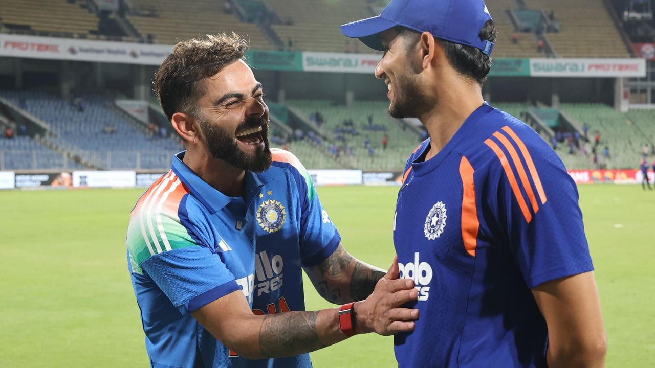 బౌలింగ్లో కుల్దీప్ యాదవ్ (Kuldeep Yadav) కీలక పాత్ర పోషించాడు. వెస్టిండీస్ ఓపెనర్లు 135 పరుగుల భాగస్వామ్యంతో భారత బౌలర్లపై ఒత్తిడి పెంచిన సమయంలో కుల్దీప్ వికెట్లు తీసి మ్యాచ్ను మలుపుతిప్పాడు. అతడు 4/40 గణాంకాలతో ముగించాడు. 340-350 పరుగులు చేసేలా కనిపించిన ప్రత్యర్థిని 300 పరుగులకే పరిమితం చేయడం గొప్ప ప్రయత్నమని గిల్ పేర్కొన్నాడు.