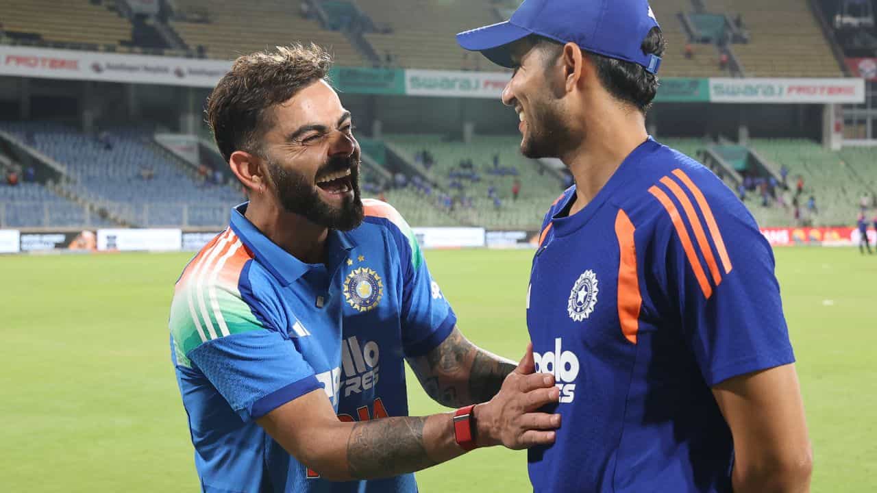 బౌలింగ్లో కుల్దీప్ యాదవ్ (Kuldeep Yadav) కీలక పాత్ర పోషించాడు. వెస్టిండీస్ ఓపెనర్లు 135 పరుగుల భాగస్వామ్యంతో భారత బౌలర్లపై ఒత్తిడి పెంచిన సమయంలో కుల్దీప్ వికెట్లు తీసి మ్యాచ్ను మలుపుతిప్పాడు. అతడు 4/40 గణాంకాలతో ముగించాడు. 340-350 పరుగులు చేసేలా కనిపించిన ప్రత్యర్థిని 300 పరుగులకే పరిమితం చేయడం గొప్ప ప్రయత్నమని గిల్ పేర్కొన్నాడు.
