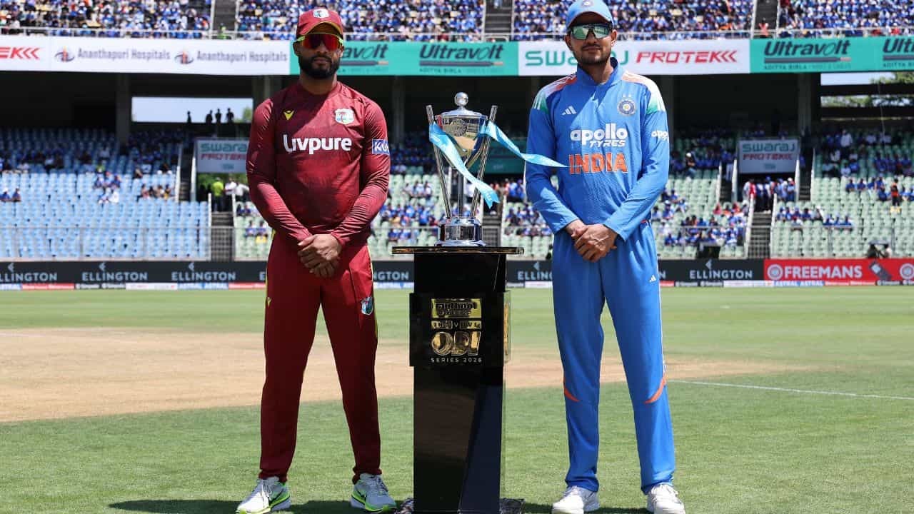 తొలి వికెట్కు 100 పరుగుల భాగస్వామ్యం నమోదు చేయడం కూడా విండీస్కు అరుదైన విషయమే. భారత్పై వన్డేల్లో ఇలాంటి ఓపెనింగ్ భాగస్వామ్యం 24 ఏళ్ల తరువాత నమోదైంది. 2002లో వడోదర వన్డేలో గేల్, హిండ్స్ జోడీ 100 పరుగులు పూర్తి చేసింది.