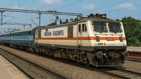 Indian Railways: భారతదేశపు అతి పొడవైన నాన్-స్టాప్ రైలు.. 500 కిలోమీటర్ల వరకు ప్రయాణం!