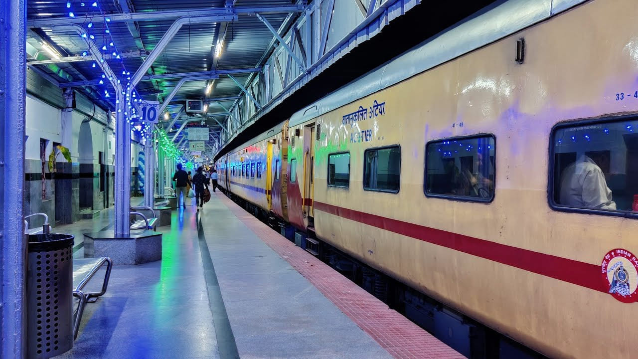 AP Train: ఏపీ రైలు ప్రయాణికులకు గుడ్ న్యూస్.. ఇకపై ఆ రైళ్లు అక్కడ ఆగాల్సిందే..!