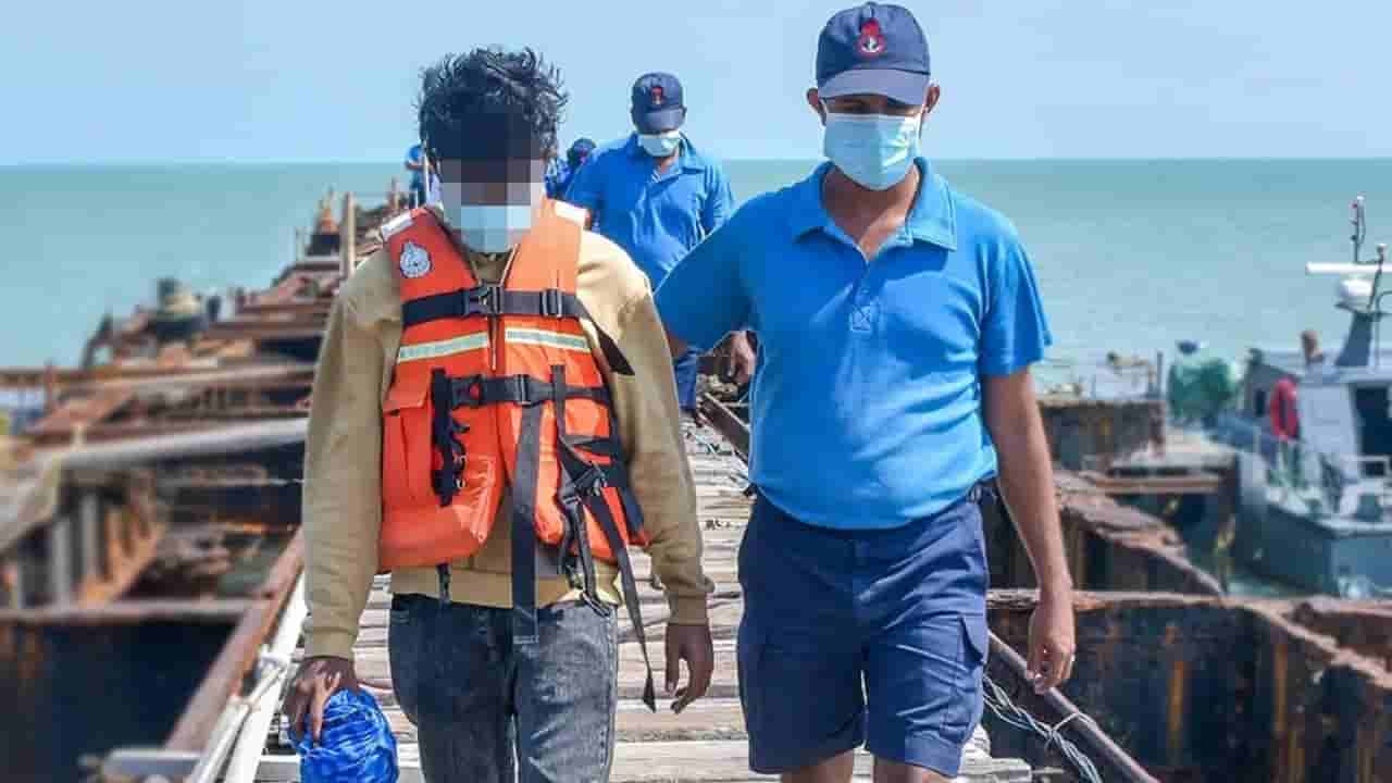 ఫేస్ బుక్ ప్రియురాలి కోసం శ్రీలంక వెళ్లిన 17 ఏళ్ల భారత కుర్రాడు అరెస్ట్