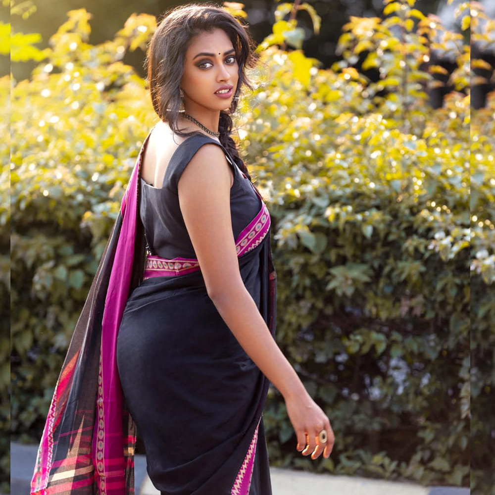  ‘మా ఊరి పొలిమేర’ సినిమాల తర్వాత కామాక్షి భాస్కర్లకు వరుసగా అవకాశాలు వచ్చాయి. ‘విరూపాక్ష’, ‘ఇట్లు మారేడుమిల్లి ప్రజానీకం’, ‘ఓం భీమ్ బుష్’ వంటి చిత్రాల్లో నటించి మెప్పించారు. అంతేకాకుండా ‘ఝాన్సీ’, ‘సైతాన్’, ‘దూత’ వంటి వెబ్ సిరీస్‌లలోనూ కీలక పాత్రలు పోషించారు. హారర్, థ్రిల్లర్ మాత్రమే కాకుండా కామెడీ, డ్రామా వంటి విభిన్న జానర్లలోనూ తన నటనా ప్రతిభను చూపిస్తున్నారు. కథకు, పాత్రకు ప్రాధాన్యత ఉన్న సినిమాలను ఎంచుకుంటూ ముందుకు సాగుతున్నారు.