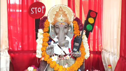 హెల్మెట్ పెట్టుకున్న వినాయకుడు..!