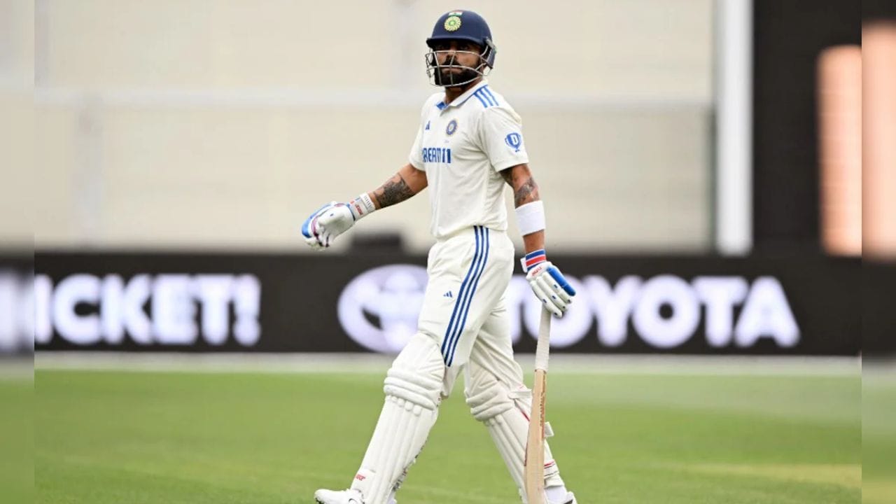 టెస్టులకు కోహ్లీ సరిపోతాడన్న కపిల్: మాజీ క్రికెటర్గా, ప్రేక్షకుడిగా చూస్తే కోహ్లీ మరికొంతకాలం టెస్టులు ఆడాల్సిందని కపిల్ దేవ్ అభిప్రాయపడ్డారు. ఆటపై ప్రేమ ఉన్నప్పుడు ఫిట్నెస్ను కాపాడుకుంటూ కొనసాగడం సాధ్యమేనని చెప్పారు. టీ20 క్రికెట్తో పోలిస్తే టెస్టు క్రికెట్ పూర్తిగా భిన్నమైన ఫార్మాట్ అని వివరించారు. కోహ్లీ ఆటతీరుకు టెస్టులు బాగా సరిపోతాయని ఆయన పేర్కొన్నారు.