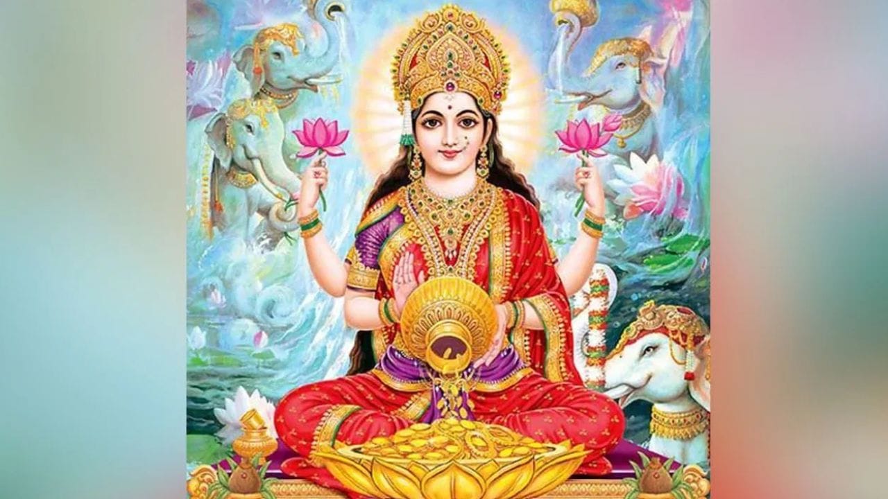 జాతకంలో గానీ, గ్రహ సంచారంలో గానీ కుబేర యోగం లేదా లక్ష్మీ కటాక్ష యోగం పట్టాలన్న పక్షంలో ధన, భాగ్య, లాభ స్థానాలు బలంగా ఉండాలి. ఈ ధన, భాగ్య, లాభాధిపతులు అనుకూలంగా ఉండే పక్షంలో లక్ష్మీ కటాక్షం తప్పకుండా కలిగి, సామాన్యుడు కూడా సంపన్నుడవుతాడు. సెప్టెంబర్ మాసంలో ఈ మూడు స్థానాల అధిపతులు బలంగా ఉండి, లక్ష్మీ కటాక్షం కలిగే రాశులు వృషభం, మిథునం, సింహం, తుల, మకరం, మీన రాశులు. వీరికి ఆకస్మిక ధన లాభానికి, లాటరీ గెలుచుకోవడానికి, వృత్తి, వ్యాపార, ఉద్యోగాలపరంగా ఆదాయం పెరగడానికి బాగా అవకాశం ఉంది.