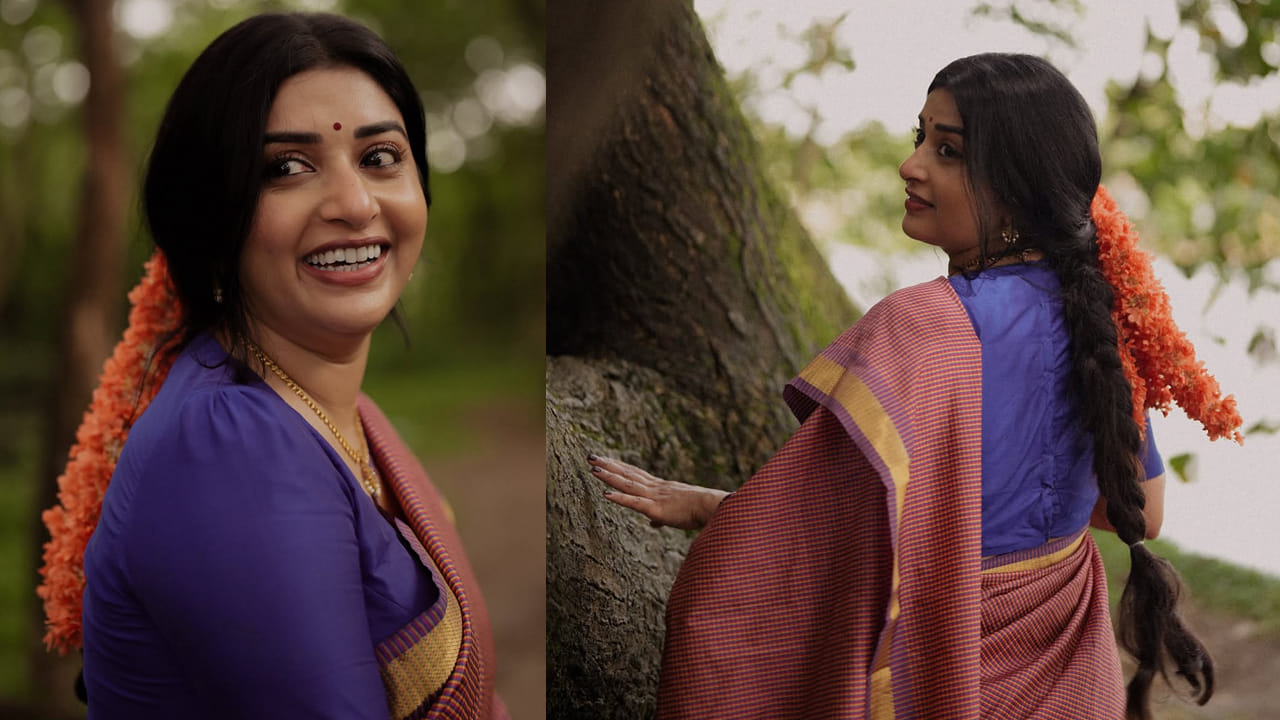  విమానం, స్వాగ్, టెస్ట్, హృదయ పూర్వం తదితర సినిమాల్లో సహాయక నటిగా చేసింది మీరా జాస్మిన్. ప్రస్తుతం ఈ ముద్దుగుమ్మ చేతిలో రెండు క్రేజీ ప్రాజెక్టులు ఉన్నాయి. పెద్దగా సినిమాలు చేయకున్నా సోషల్ మీడియాలో యాక్టివ్ గా ఉంటోందీ అందాల తార. తన లేటెస్ట్ ఫొటోస్, వీడియోలను ఎప్పటికప్పుడు ఇన్ స్టా గ్రామ్ లో షేర్ చేస్తోంది.
