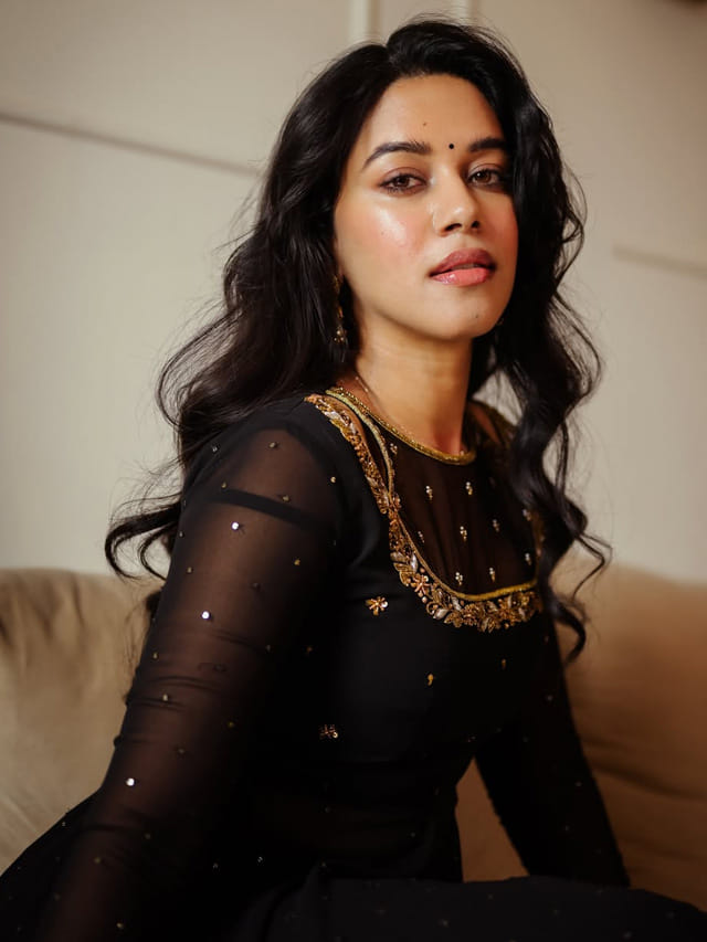 సోకులతో మంటపెట్టేస్తున్న మృణాళిని రవి.. దద్దరిల్లిన పిక్స్