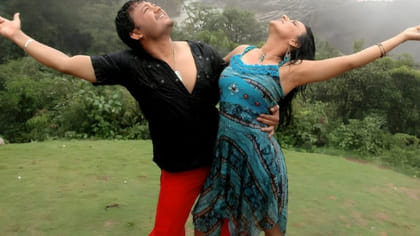 స్టార్ హీరోలు లేరు.. కట్ చేస్తే 460 రోజులు ఆడింది