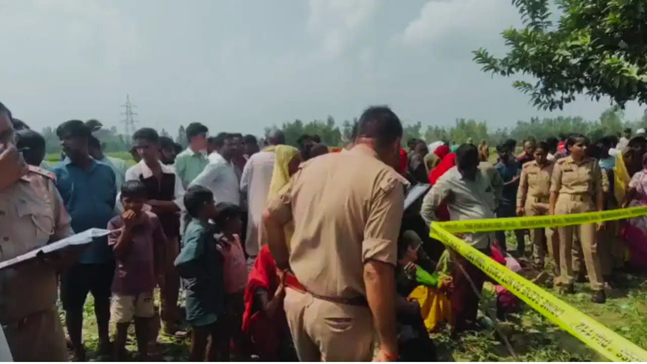 చెట్టుకు వేలాడుతున్న జంట మృతదేహాలు! దగ్గరకు వెళ్లి చూస్తే అంతా షాక్!