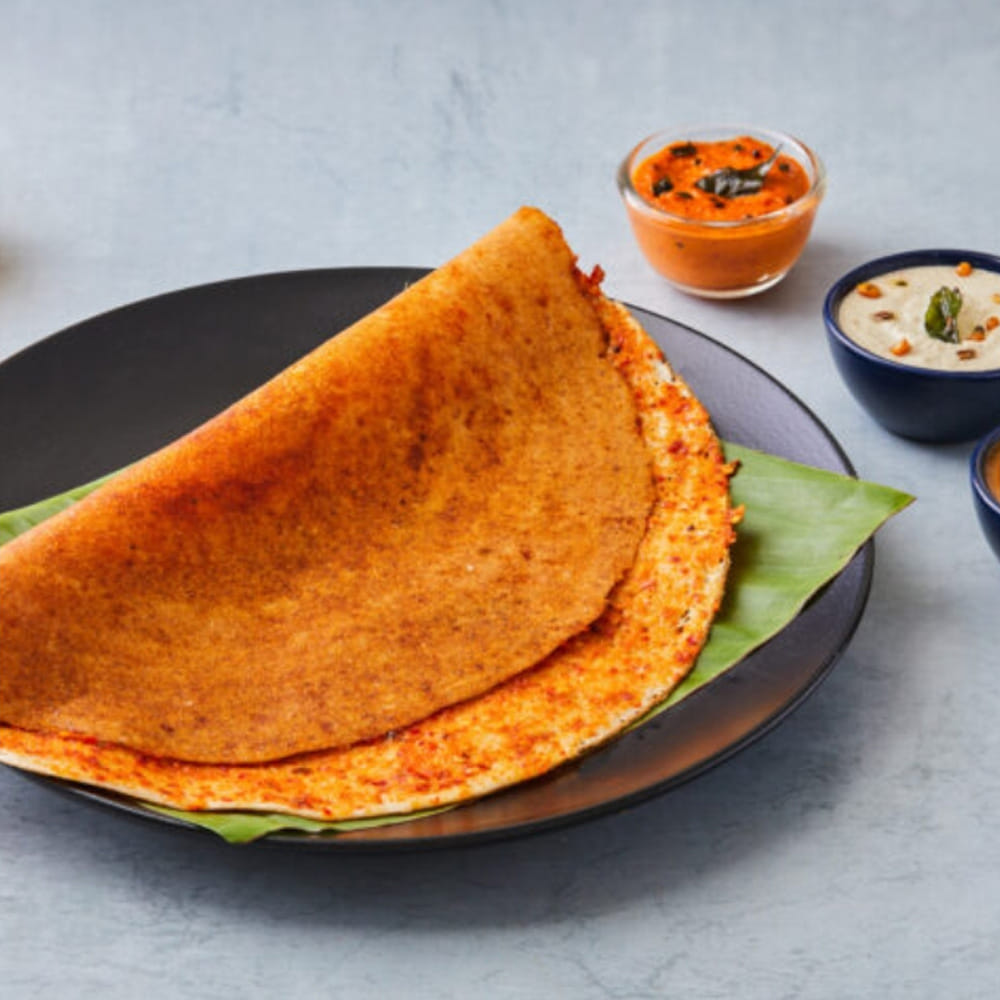 నెల్లూరు ఎర్ర కారం చట్నీ: ఉల్లిపాయలు, ఎండుమిర్చి లేదా కారం, వెల్లుల్లి రెబ్బలు, జీలకర్ర, కొద్దిగా ఉప్పు వేసి రోట్లో లేదా మిక్సీలో కచ్చాపచ్చాగా రుబ్బి ఘాటైన నెల్లూరు ఎర్ర కారాన్ని సిద్ధం చేసుకోవాలి. దీనితో పాటు గట్టి పల్లీ చట్నీని రెడీ చేసి పెట్టుకోవాలి.