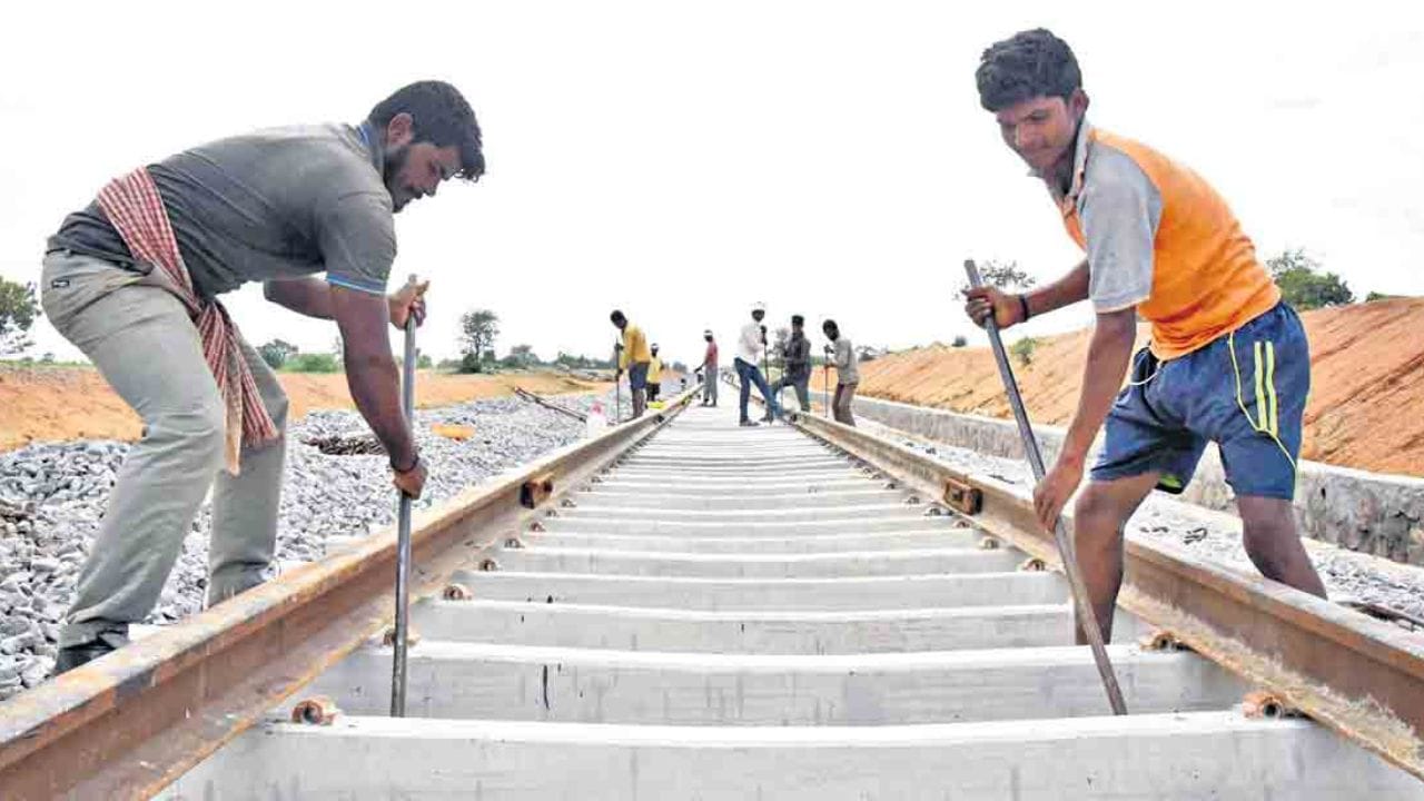 ఈ రైల్వే లైన్ ప్రాజెక్టు DPR ప్రకారం.. ఈ ప్రాజెక్ట్ పూర్తయిన తర్వాత రోజుకు రెండు దిశల్లో రెండు మెము రైళ్లతో పాటు, ఏడాదికి 6.08 MTPA సరుకు రవాణా చేయవచ్చని అధికారులు అంచనా వేశారు. ఈ సరుకు రవాణాలో బొగ్గు, కోక్, సిమెంట్, స్పాంజ్ ఐరన్, మెటల్ స్క్రాప్, ఇనుము, ఉక్కు, ఎరువులు, ఆహార ధాన్యాలు తదితర ఉత్పత్తులు ఉంటాయని తెలిపారు.