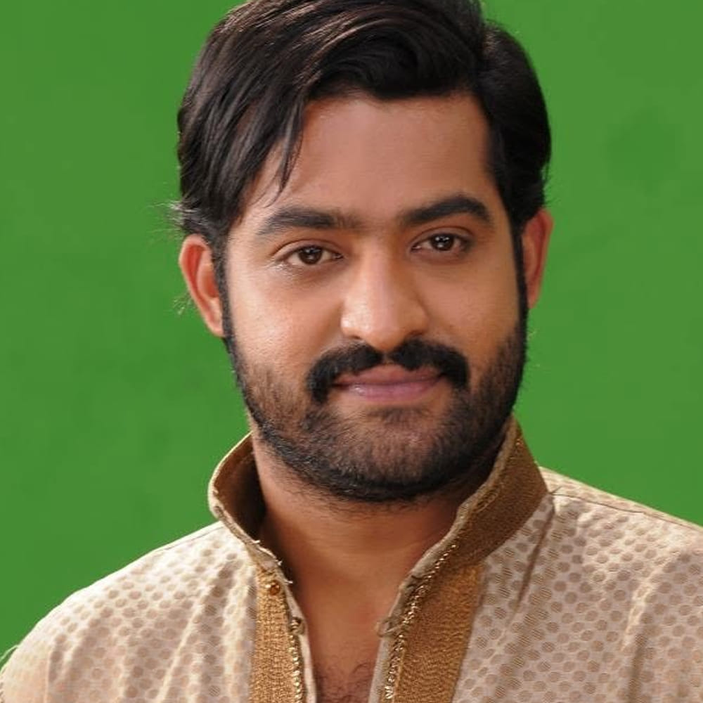 ఒక సందర్భంలో శివగారు బహిరంగంగా "అజయ్ నా ఫేవరెట్ యాక్టర్" అని చెప్పడం తనకెంతో ఆనందాన్ని, గుర్తింపును ఇచ్చిందని అజయ్ పేర్కొన్నారు. బయట ప్రజల గుర్తింపుతో పాటు, సినీ పరిశ్రమలో దర్శకులు, రచయితలు తమను మంచి నటులుగా గుర్తించడం సహాయ నటులకు చాలా ముఖ్యమని అజయ్ అన్నారు. హీరోలకు అభిమానుల సంఖ్య, టికెట్ల అమ్మకాలు ముఖ్యమైనవని, కానీ తమ వంటి సహాయ నటులకు దర్శకులు తమ గురించి ఏమనుకుంటున్నారనేది చాలా విలువైనదని ఆయన తన అభిప్రాయాన్ని వ్యక్తం చేశారు అజయ్.