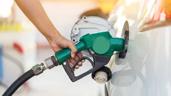 Petrol Price: రూ. 370కి చేరిన పెట్రోల్ ధర.. లీటరుకు రూ.100 సబ్సిడీ ప్రకటించిన ఆ ప్రభుత్వం!