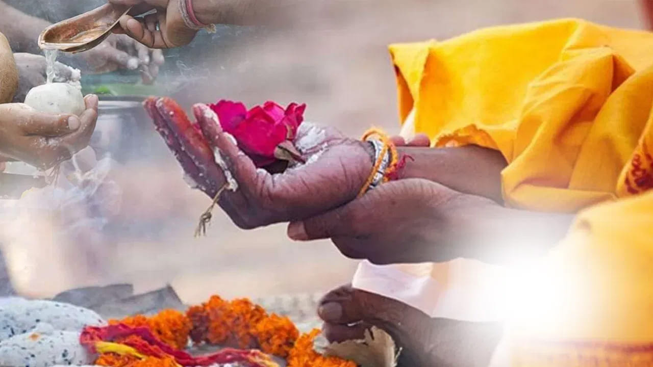 సాధారణంగా భాద్రపద మాసంలోని కృష్ణ పక్షం పాడ్యమి నుండి అమావాస్య వరకు పదిహేను రోజులను మహాలయ పక్షాలుగా పాటిస్తారు. అయితే, వాస్తవానికి ఆషాఢ మాసం కృష్ణ పక్షం పాడ్యమి మొదలుగా 75 రోజుల కాలం మహాలయ పక్షమే అని శాస్త్రం చెబుతోంది. దక్షిణాయన పుణ్యకాలం ప్రారంభమైన నేపథ్యంలో, ఈ కాలంలో పితృదేవతలు స్వర్గలోకాలను ఆశించేవారుగా మనలను ఆశ్రయిస్తారని విశ్వాసం.