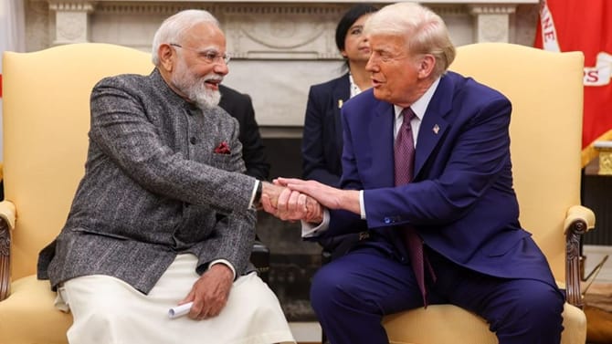అమెరికా అధ్యక్షుడు డొనాల్డ్ ట్రంప్ తో ప్రధాని మోదీ కీలక చర్చలు