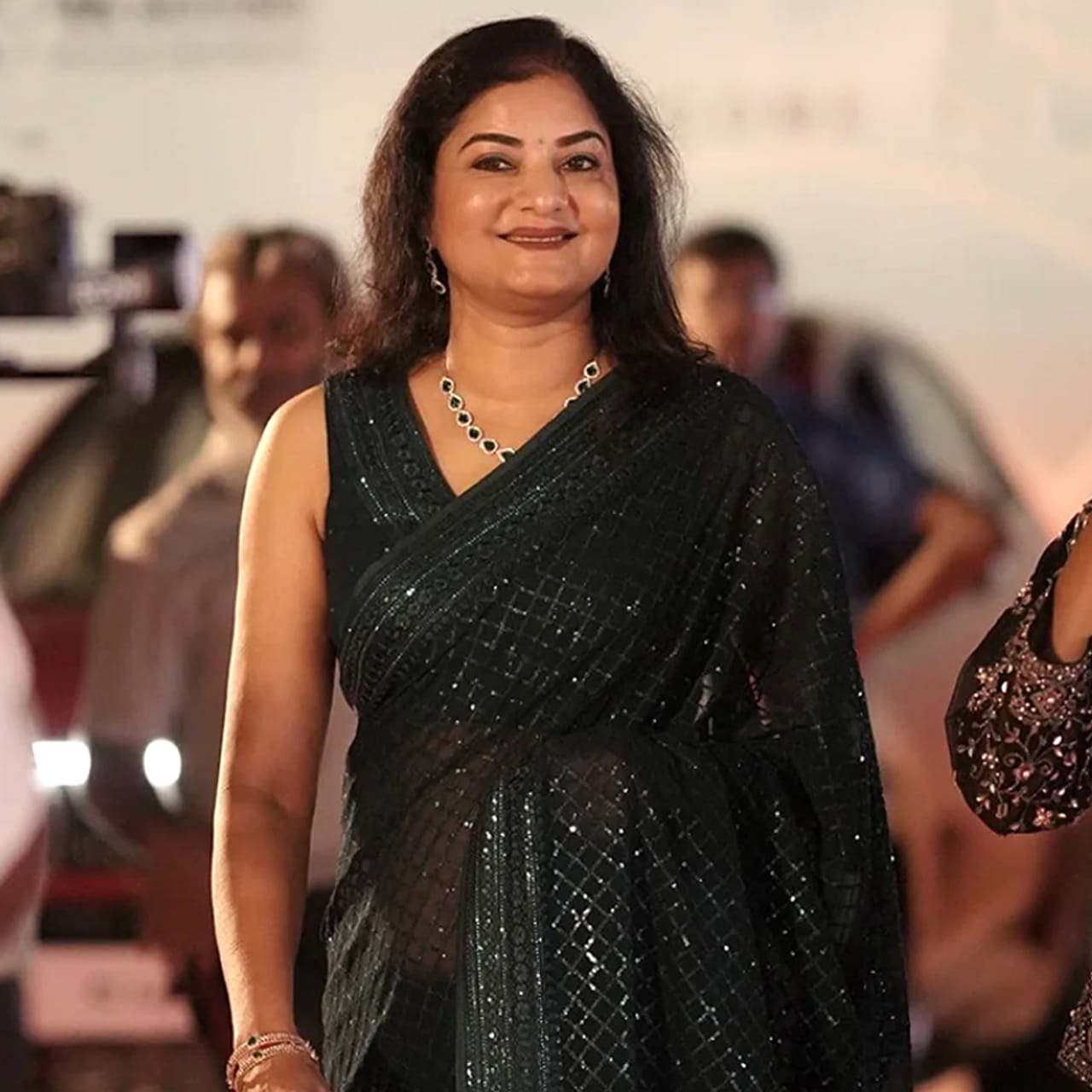 ప్రేక్షకులకు హీరోయిన్ ప్రేమ గురించి ప్రత్యేకమైన పరిచయం అవసరం లేదు. కన్నడ ఇండస్ట్రీ నుండి వచ్చినప్పటికీ, హోమ్లీ లుక్స్‌తో పాటు అద్భుతమైన నటనతో టాలీవుడ్‌లో తనకంటూ ఒక ప్రత్యేక ముద్ర వేసుకున్నారు. కోడి రామకృష్ణ దర్శకత్వంలో వచ్చిన సోషియో ఫాంటసీ మూవీ ‘దేవి’ ప్రేమ కెరీర్‌లోనే మైలురాయిగా నిలిచింది. పాము క్యారెక్టర్‌లో, దేవిగా ఆమె చూపించిన నటన, పర్సనాలిటీ ప్రేక్షకులను ఎంతగానో ఆకట్టుకున్నాయి.
